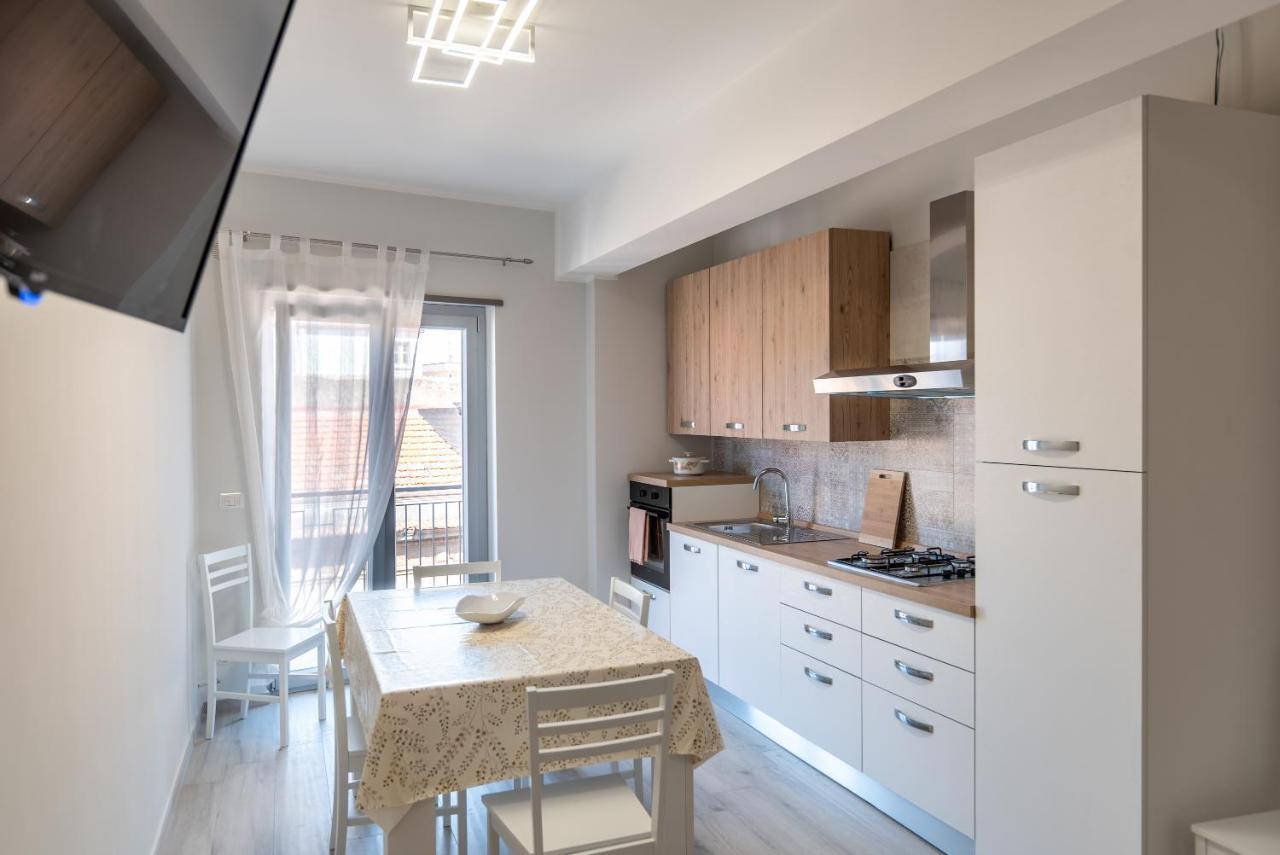 Appartamento Moderno In Centro Citta SantʼAgata di Militello Exterior foto