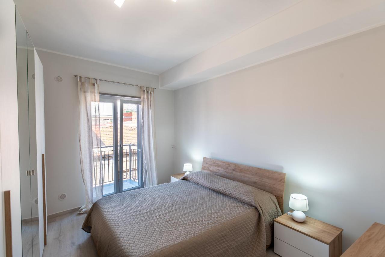 Appartamento Moderno In Centro Citta SantʼAgata di Militello Exterior foto