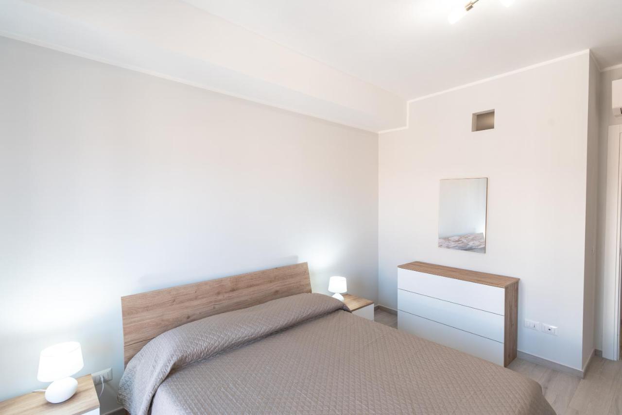 Appartamento Moderno In Centro Citta SantʼAgata di Militello Exterior foto
