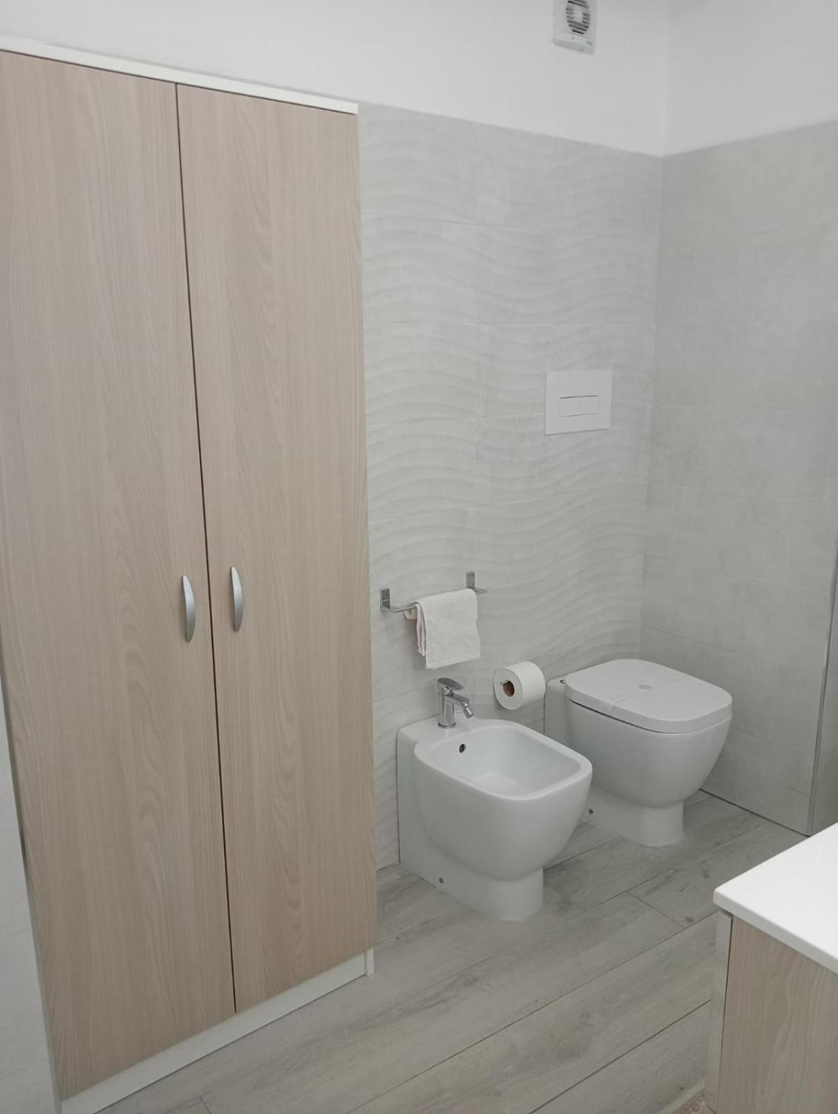 Appartamento Moderno In Centro Citta SantʼAgata di Militello Exterior foto
