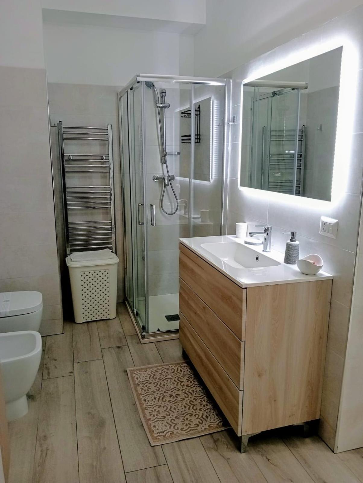 Appartamento Moderno In Centro Citta SantʼAgata di Militello Exterior foto
